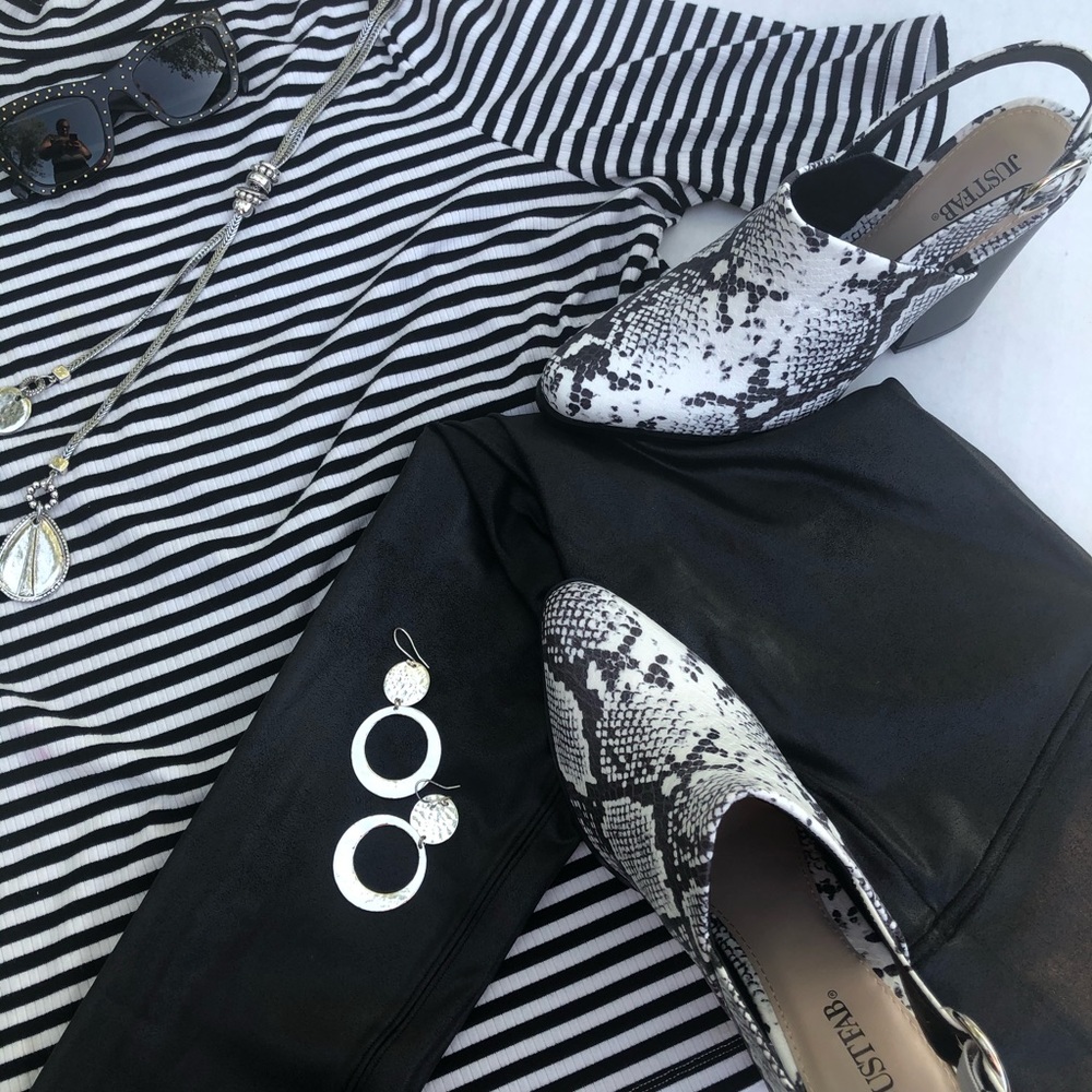 Snake Texture Black & White Sling Back Mule - Picture 6 of 9